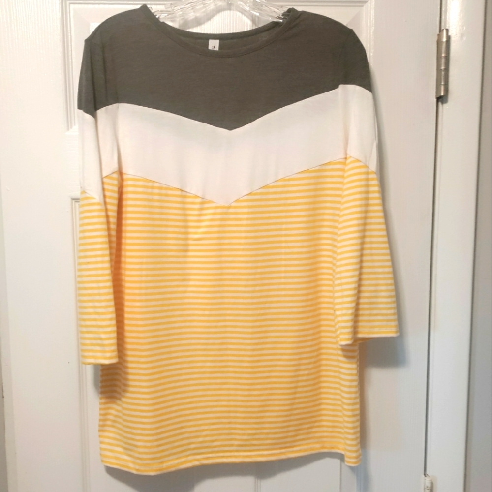 Tickled Teal Crew Neck T-shirt With V Design and Strip's size: XL